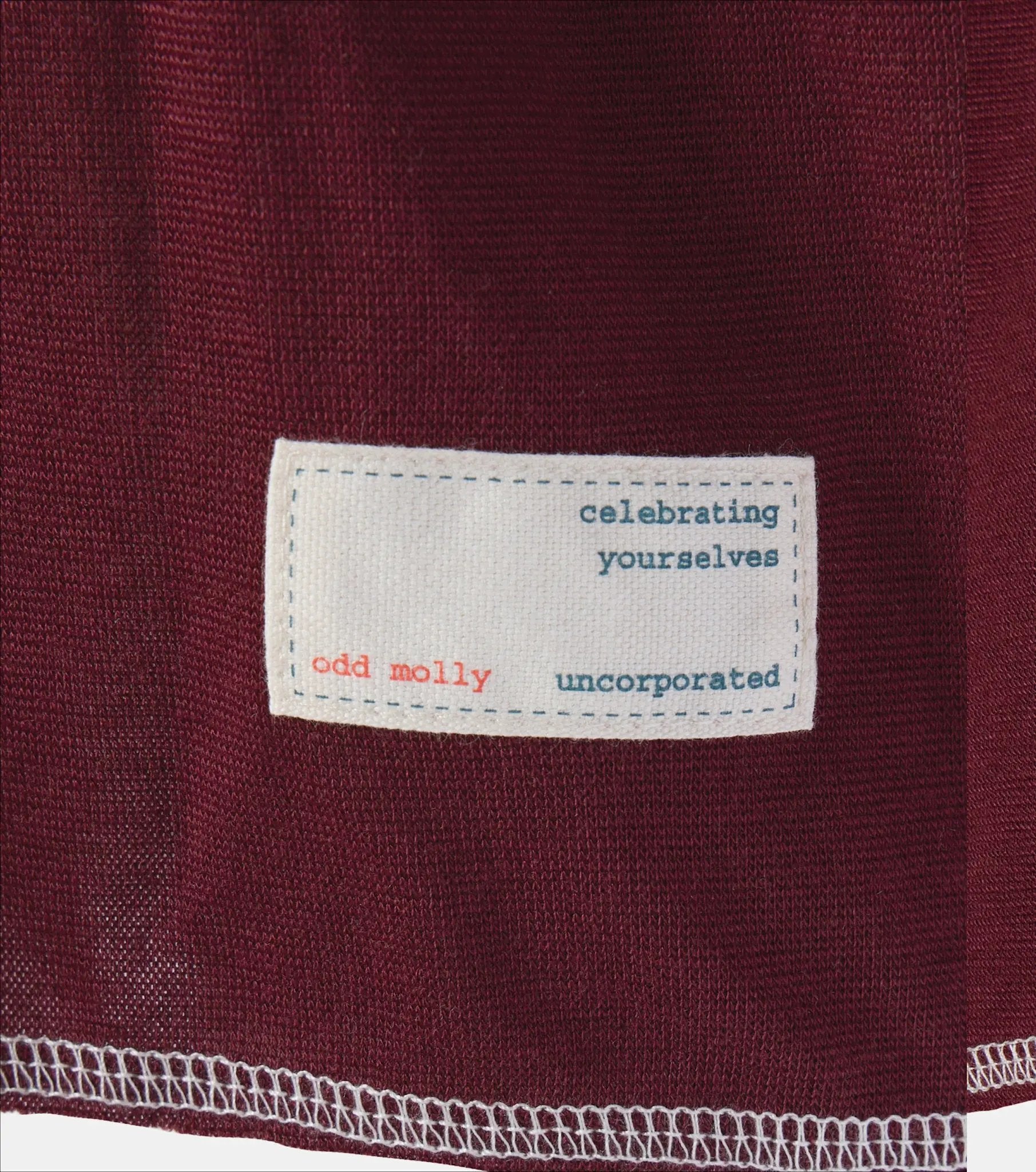 GamzeOM T-shirt Odd Molly